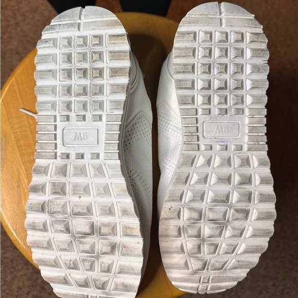 Livi Women’s White Sneakers 9w - Picture 8 of 9